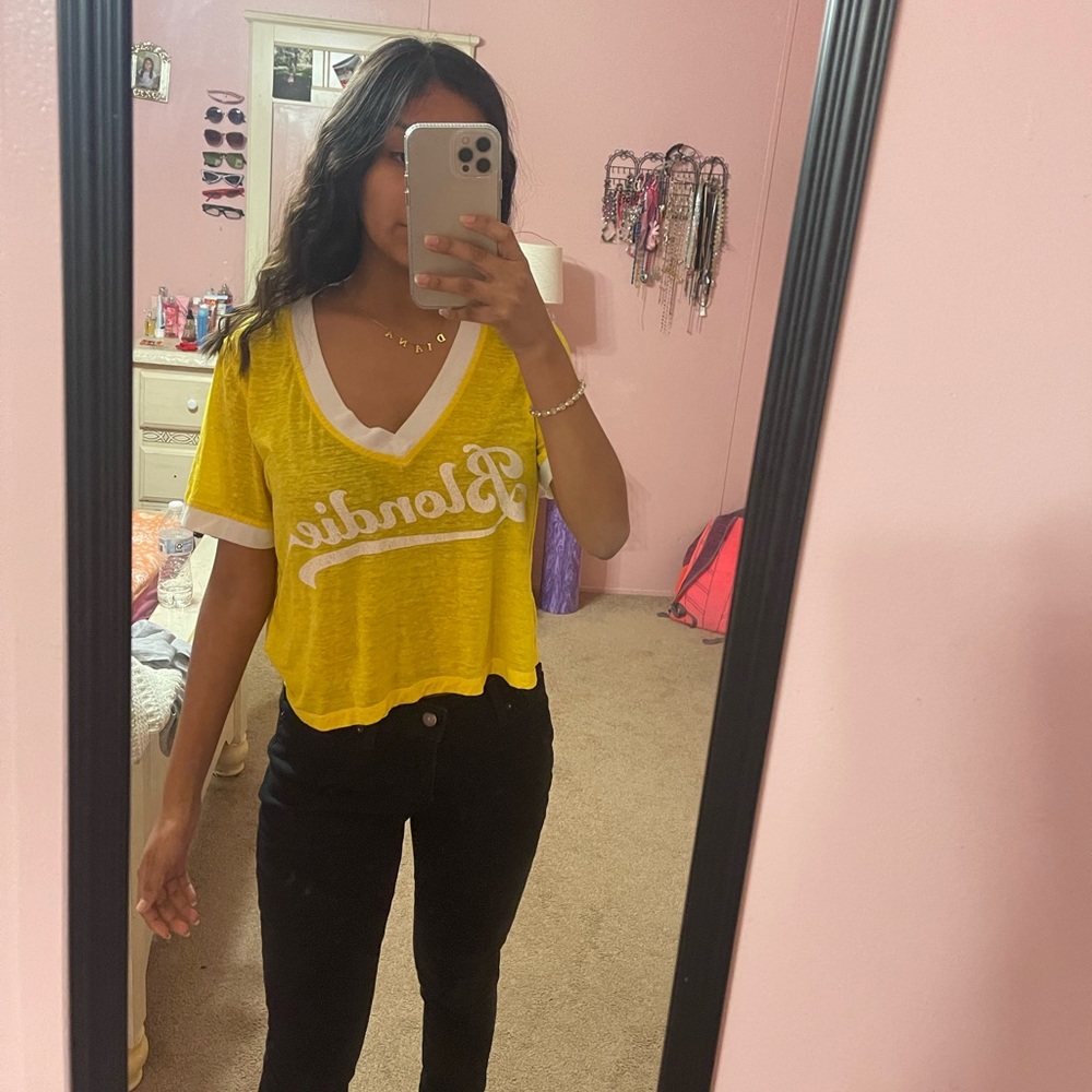Super cute blondie tee🌟💁🏼‍♀️💛